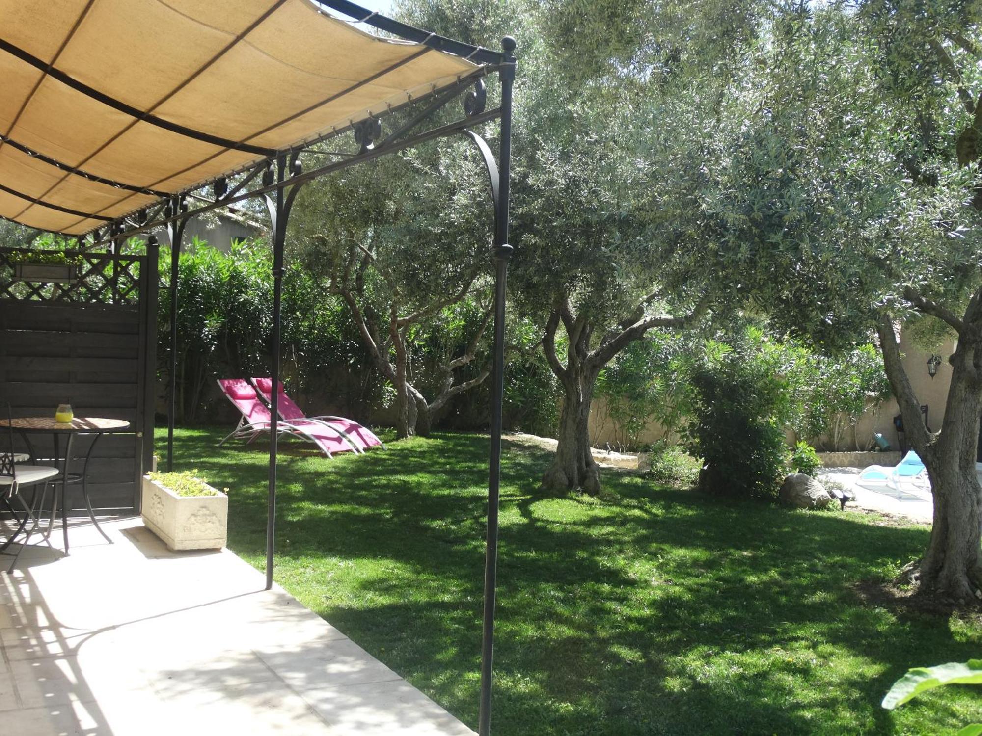 Châteauneuf-du-Pape Gites En B&B Le Clos De La Cerise מראה חיצוני תמונה